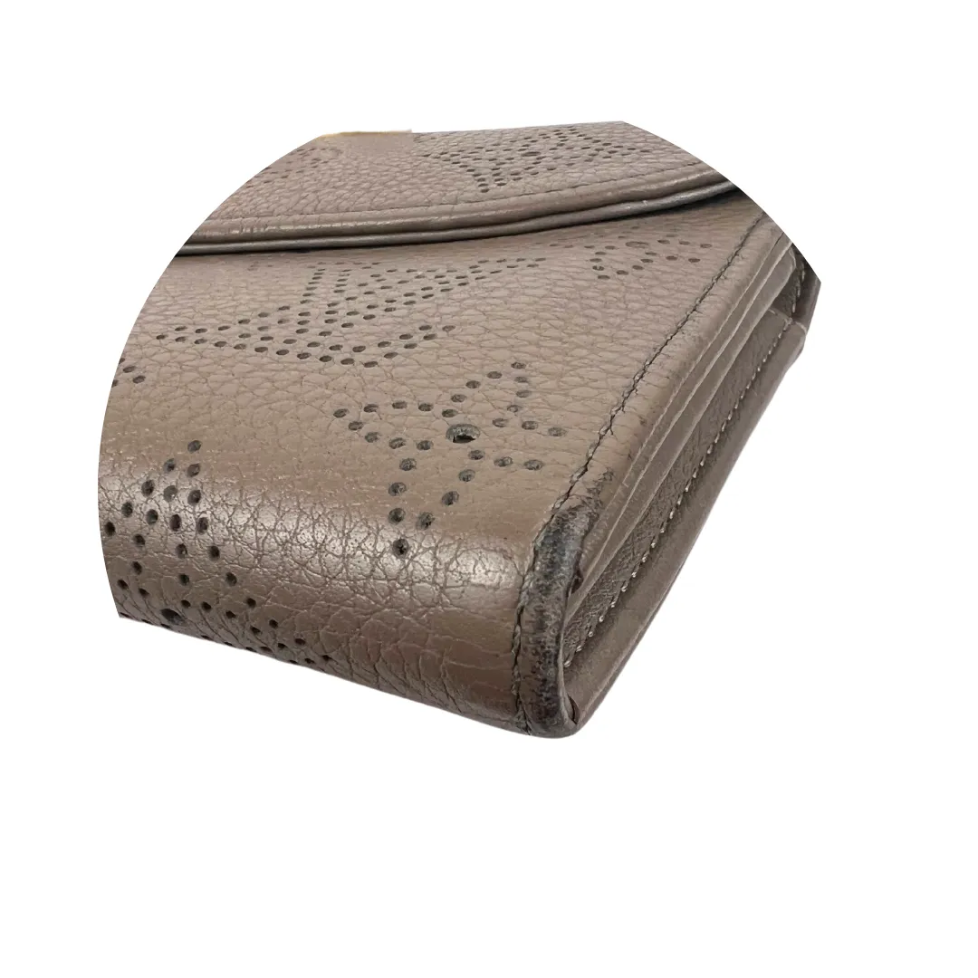 Louis Vuitton Grey Ebene Mahina Amelia Wallet