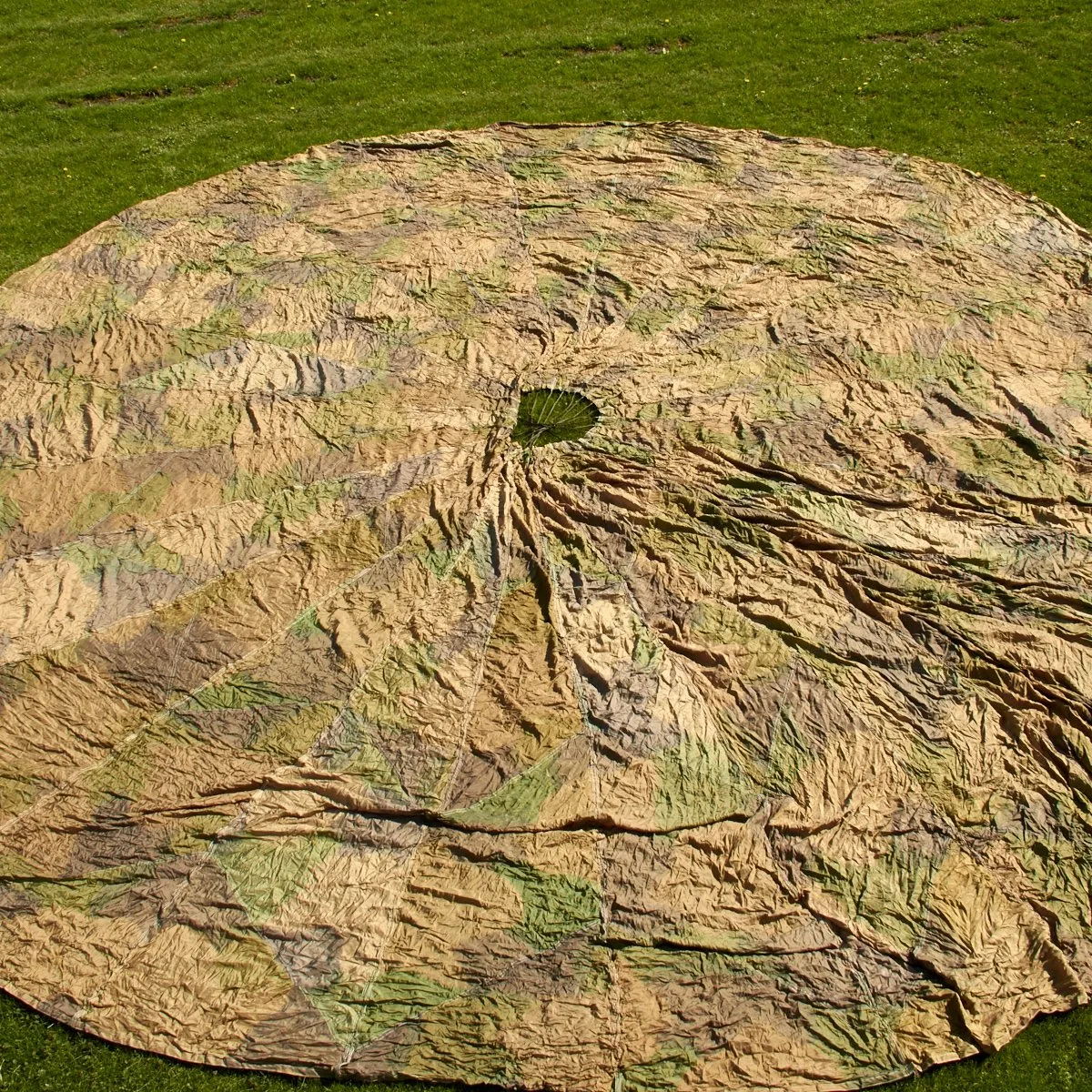 Original German WWII Fallschirmjager Camouflage Paratrooper RZ20 Parachute in Bring Home Box with Certificate